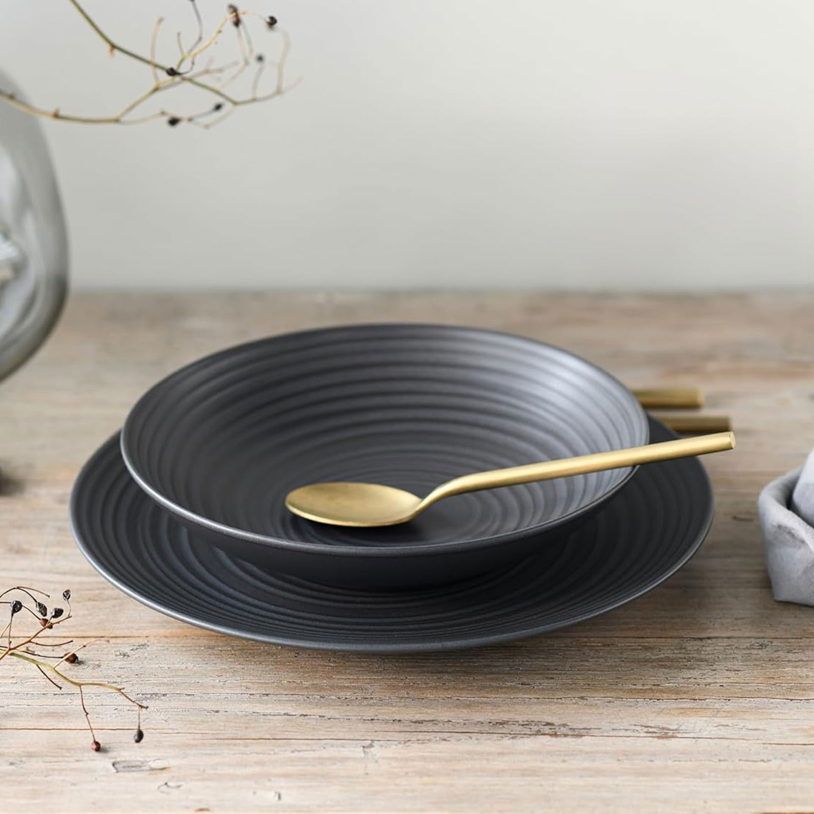 CreaTable, 20569, Serie Lava Stone Black, 18-teiliges Geschirrset für 6 Personen, Teller Set aus Steinzeug